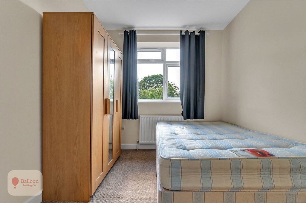 Property photo 2 of 17 Picture No. 24