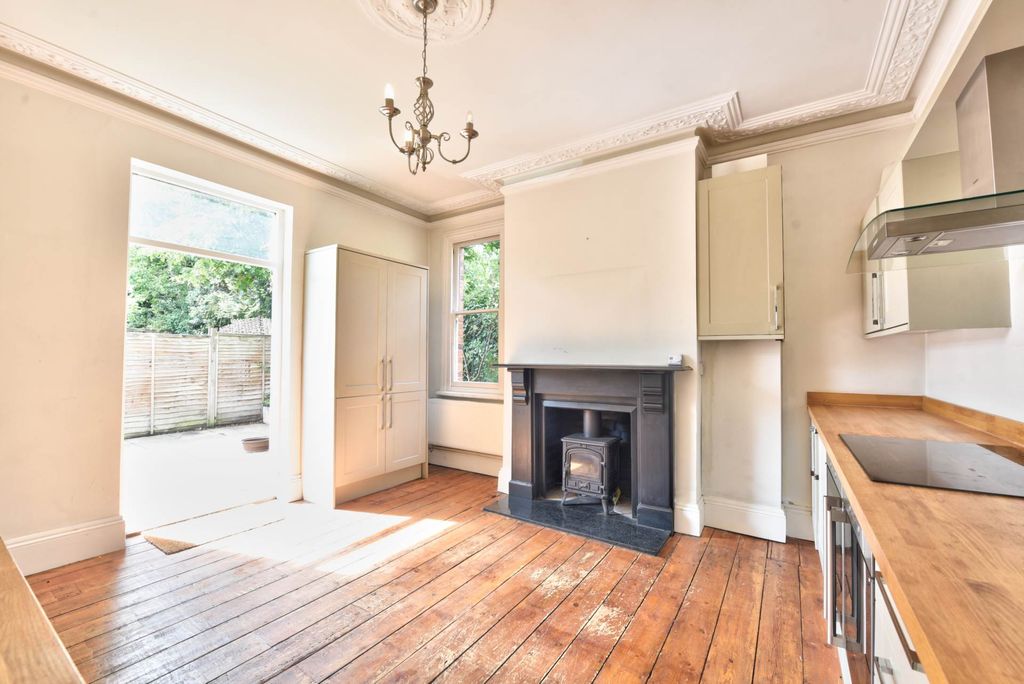 Property photo 2 of 11
