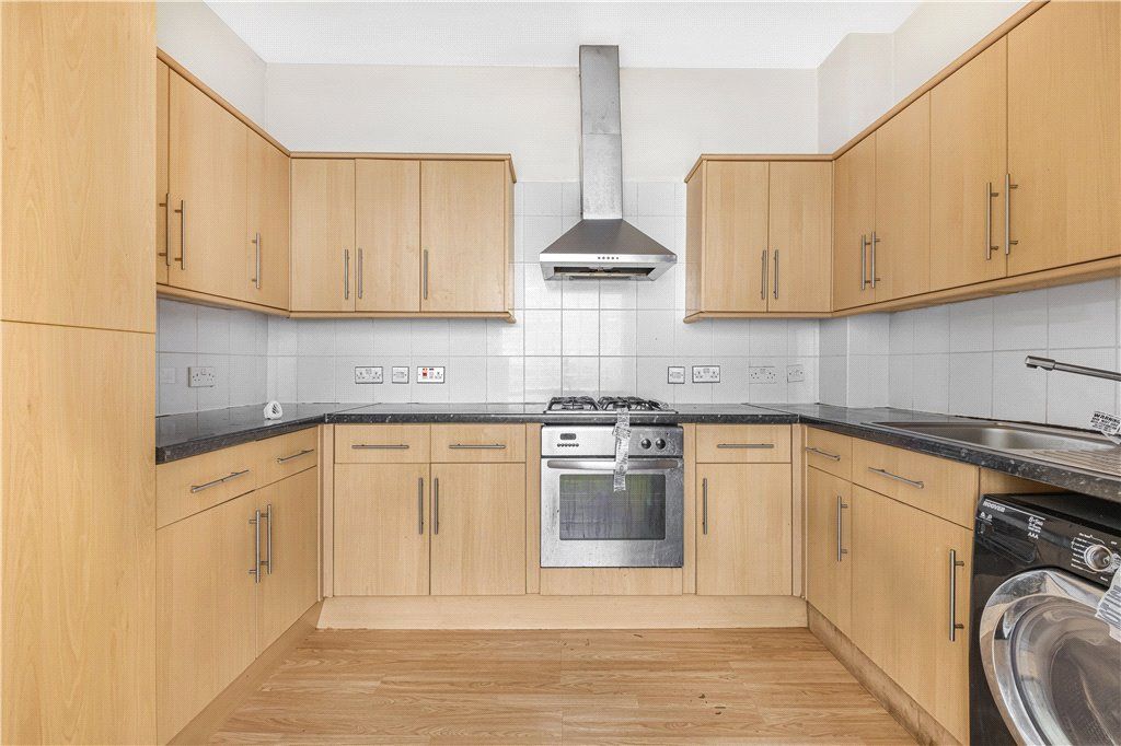 Property photo 3 of 10 Kitchen