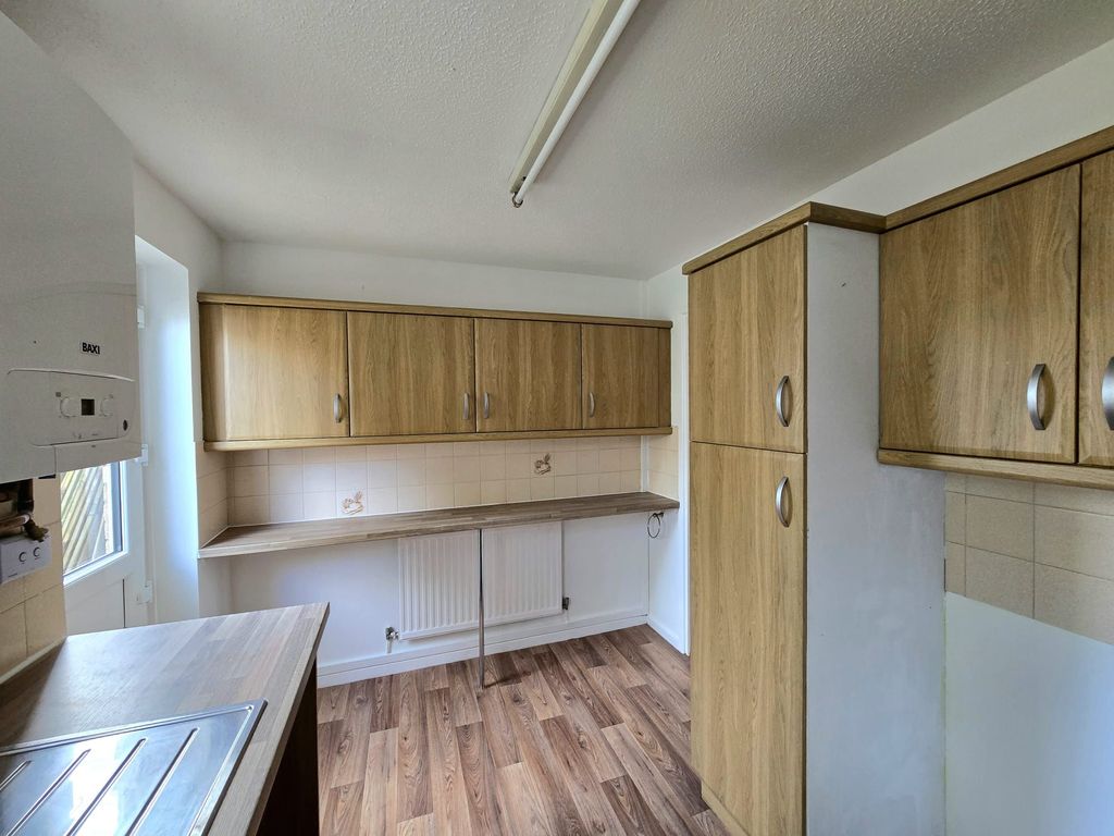 Property photo 3 of 11 Kitchen