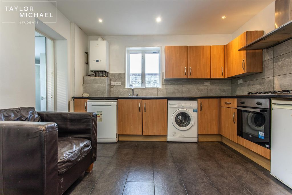 Property photo 3 of 15 Kitchen