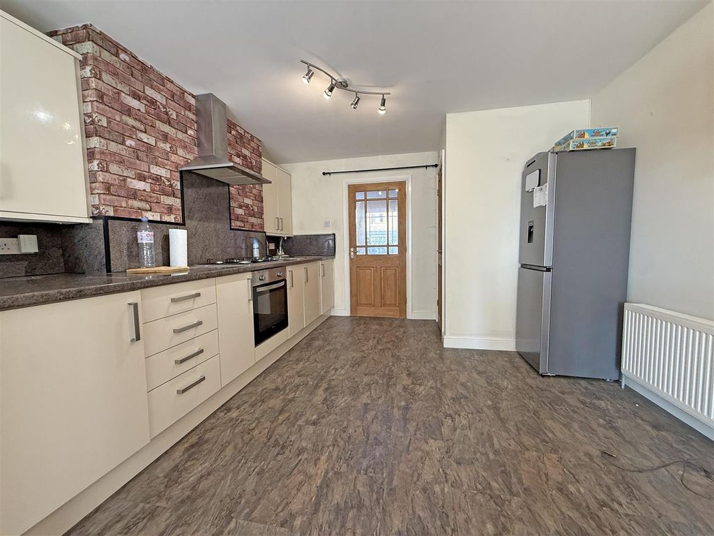Property photo 3 of 9 Kitchen.Jpg