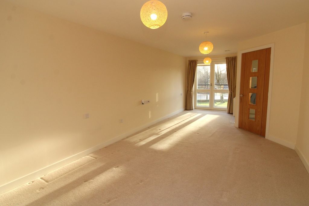 Property photo 2 of 8 Lounge