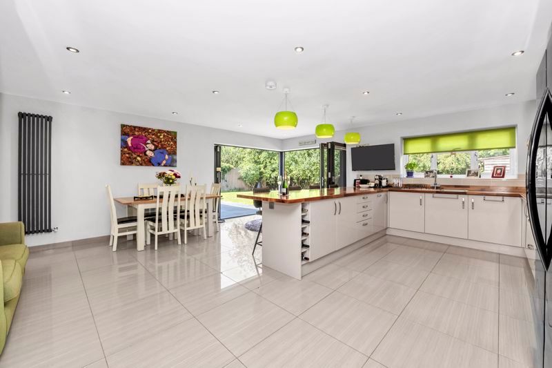 Property photo 2 of 29 Kitchen/Breakfast Room