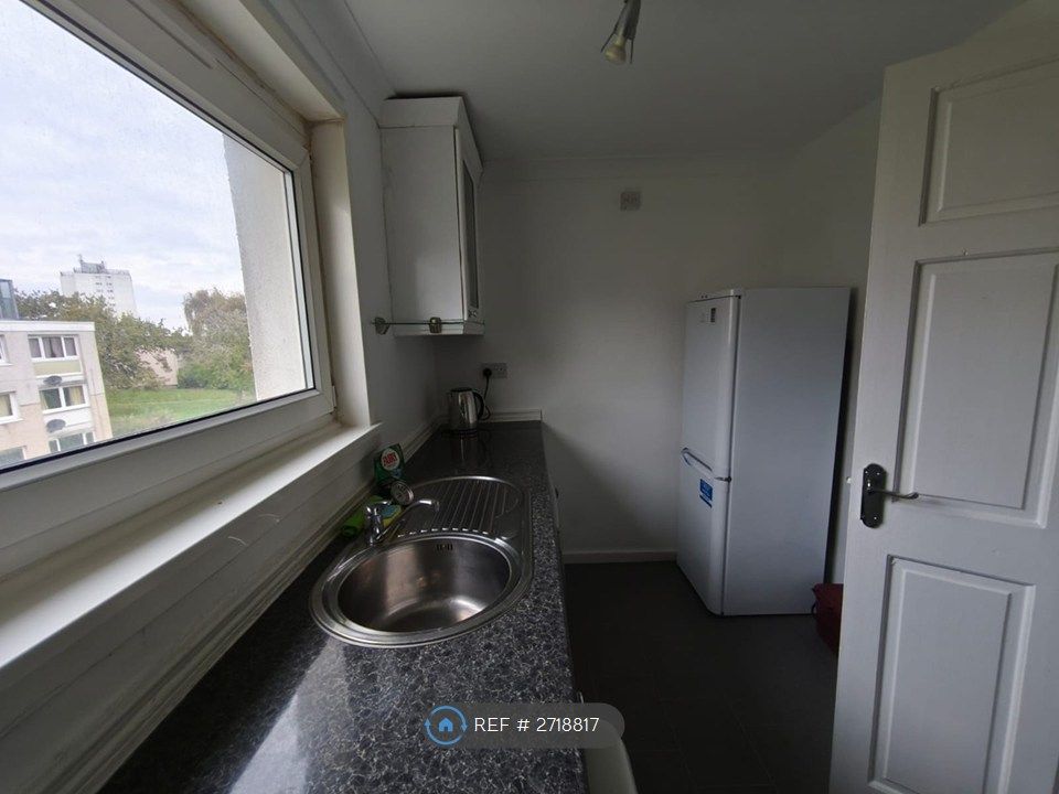 Property photo 3 of 9 Kitchen