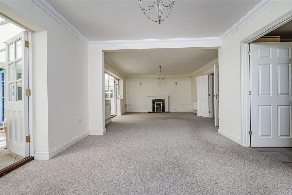 Property photo 2 of 30 4 Barbican Mews, Portchester-Small-Porticomarketin