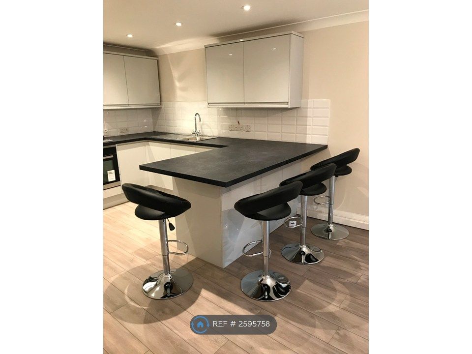 Property photo 3 of 13 Kitchen Bar And Stools