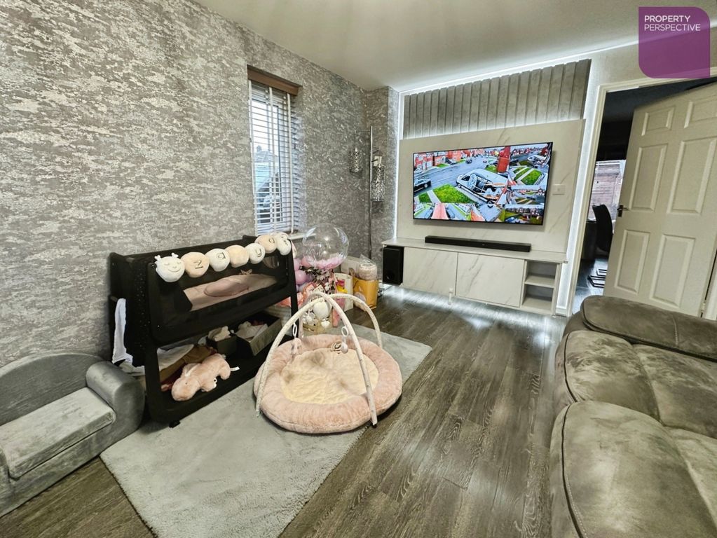 Property photo 3 of 12 Pbox-Img.Jpg