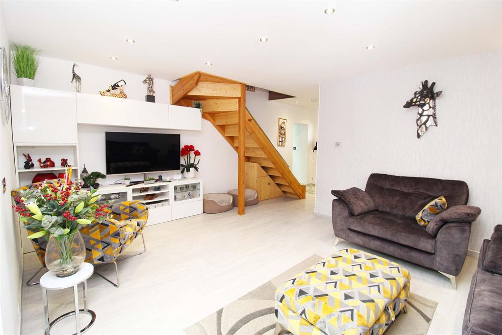 Property photo 3 of 31