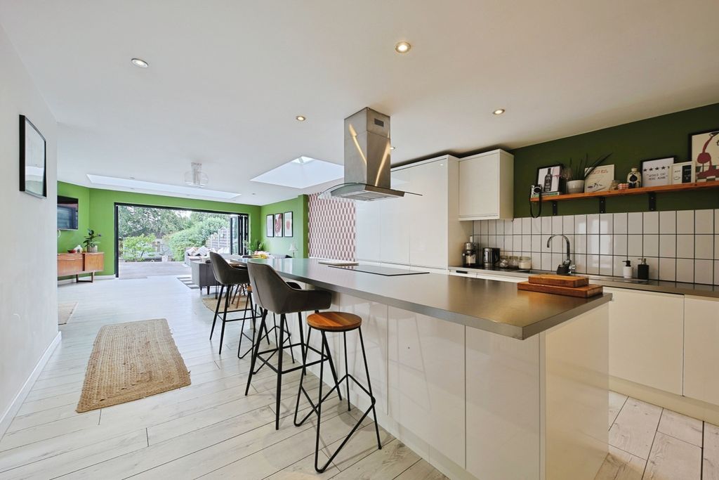 Property photo 3 of 17 4245449