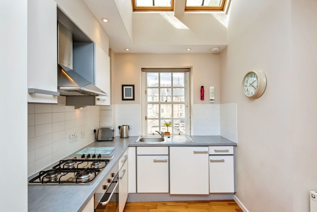 Property photo 2 of 12 4369434