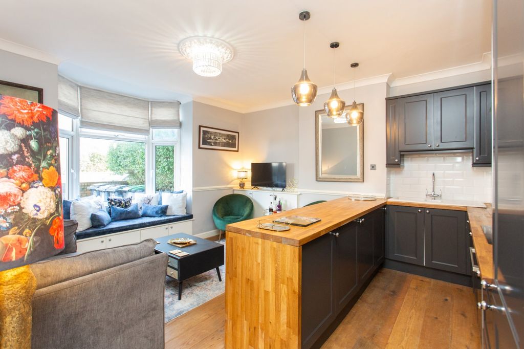 Property photo 3 of 8 Picture 3