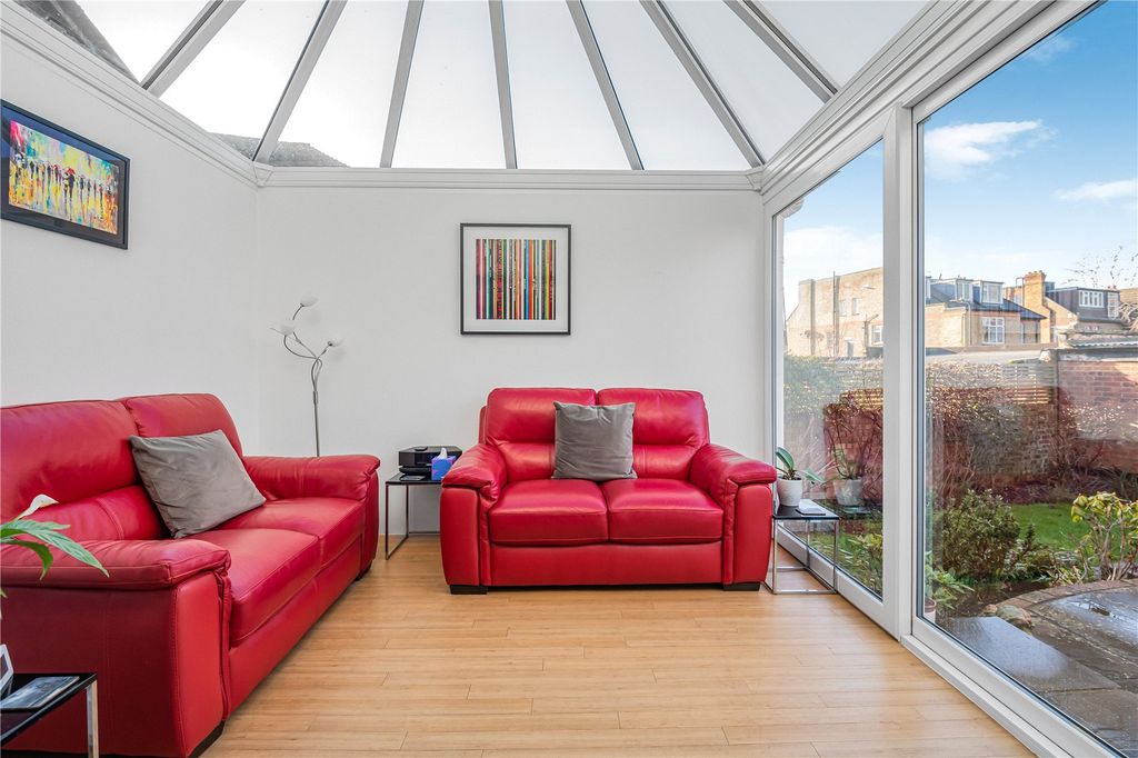 Property photo 3 of 21 Conservatory