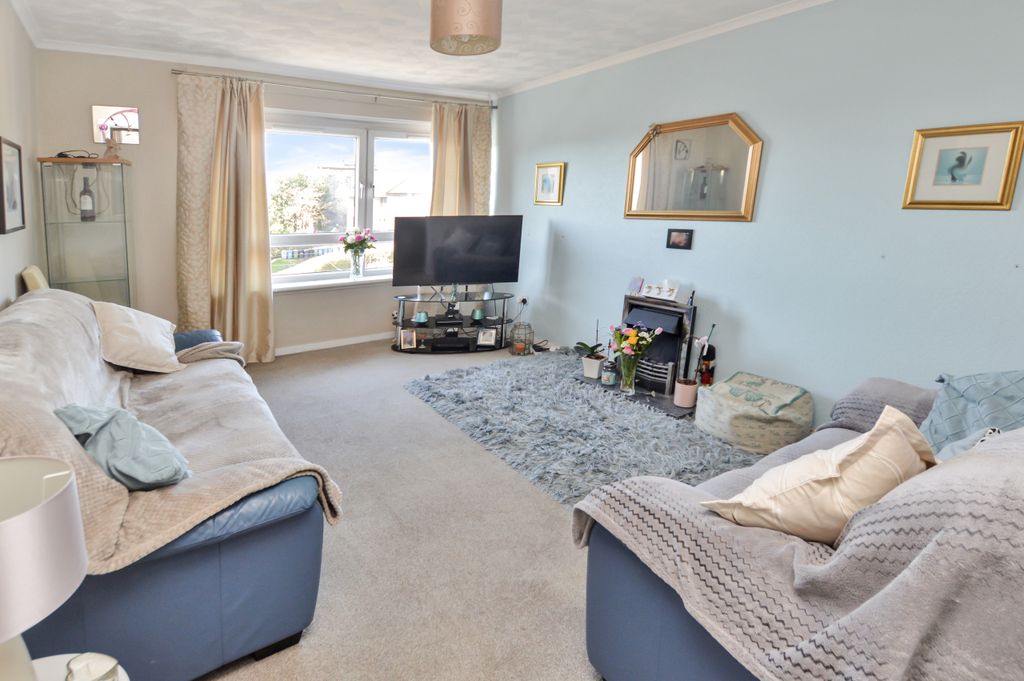 Property photo 2 of 11 Lounge