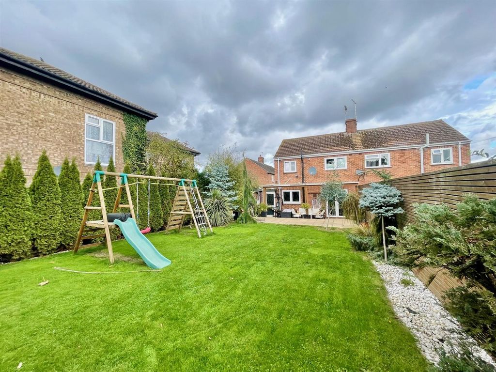 Property photo 2 of 15 Garden 4.Jpg