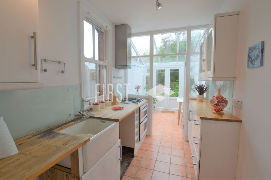 Property photo 1 of 8 Kitchen