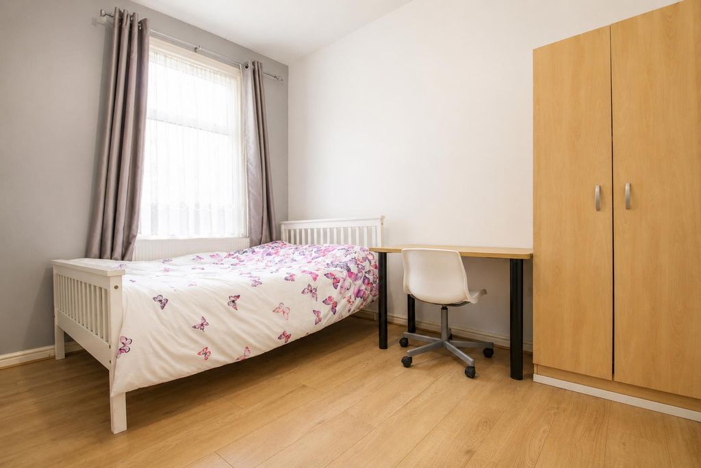 Property photo 1 of 5 1