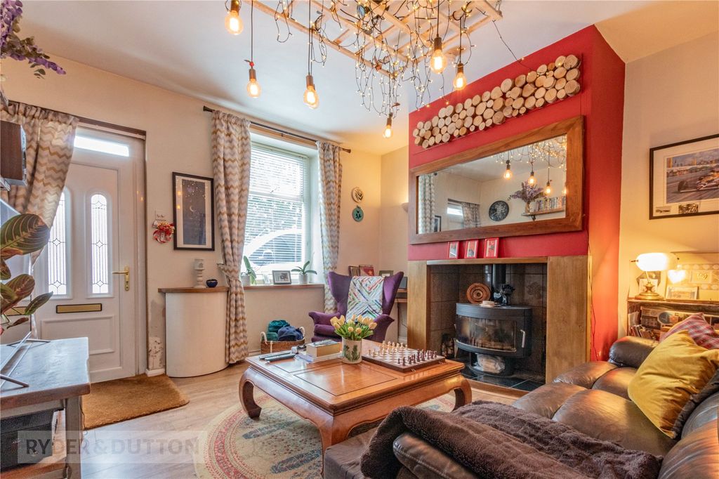 Property photo 1 of 17 Lounge