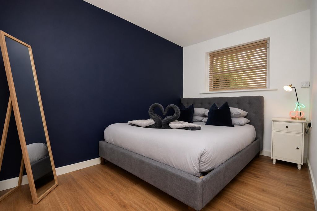 Property photo 2 of 13 Bedroom.Jpg