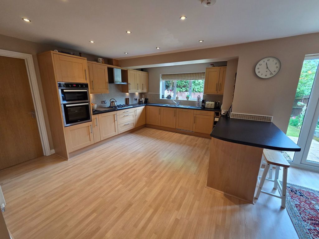 Property photo 2 of 34