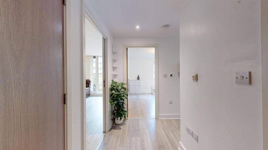 Property photo 3 of 9 Property For Sale At Gallions Reach, By Barrain Lo