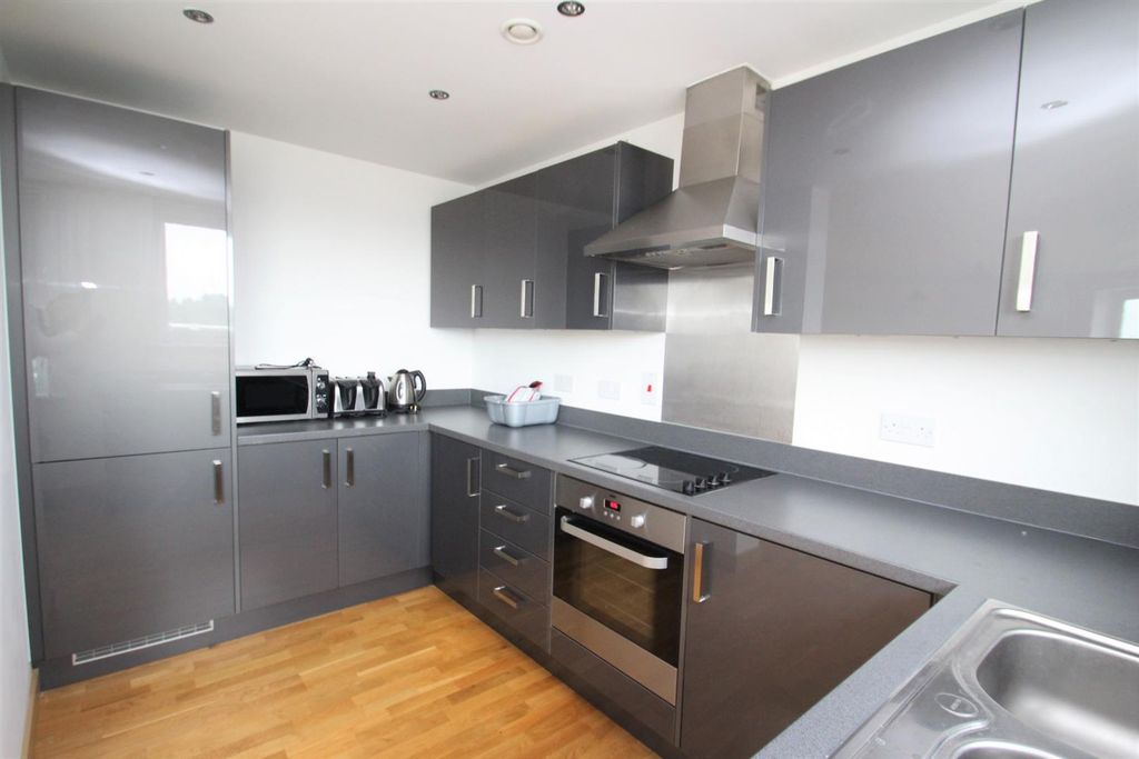 Property photo 2 of 13
