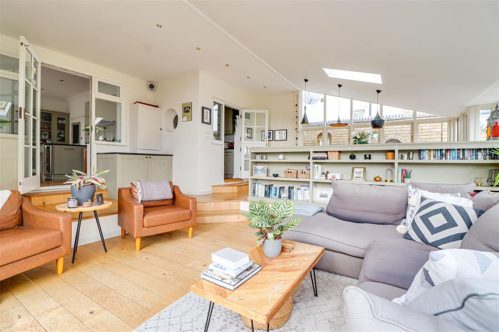 Property photo 3 of 39