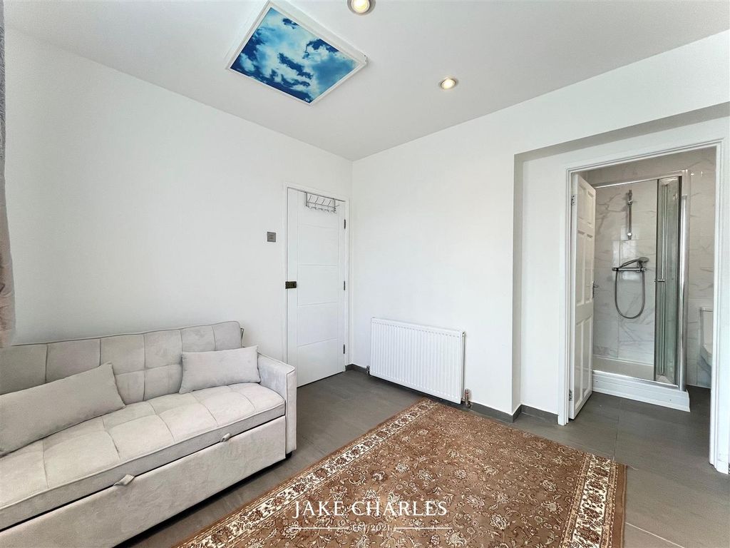 Property photo 2 of 11 86c47748-1F56-47A9-9c01-3A10B720A9B6.Jpg