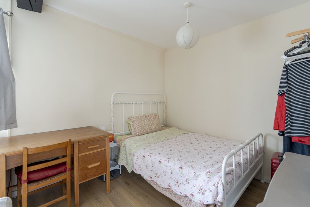Property photo 3 of 14 Studio