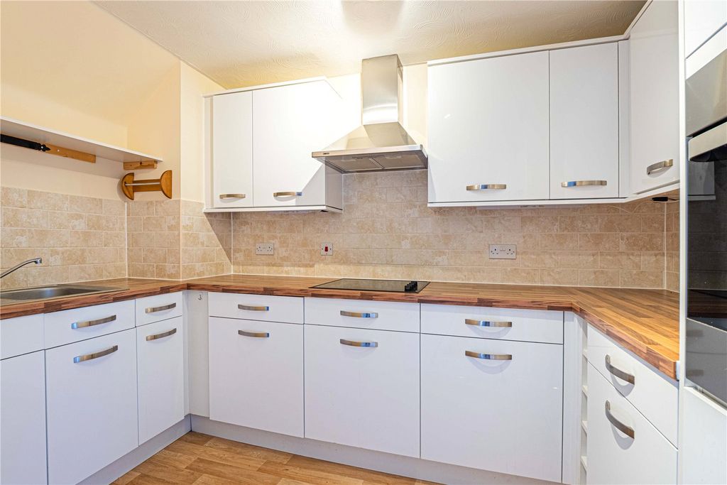 Property photo 2 of 23 Picture No. 21