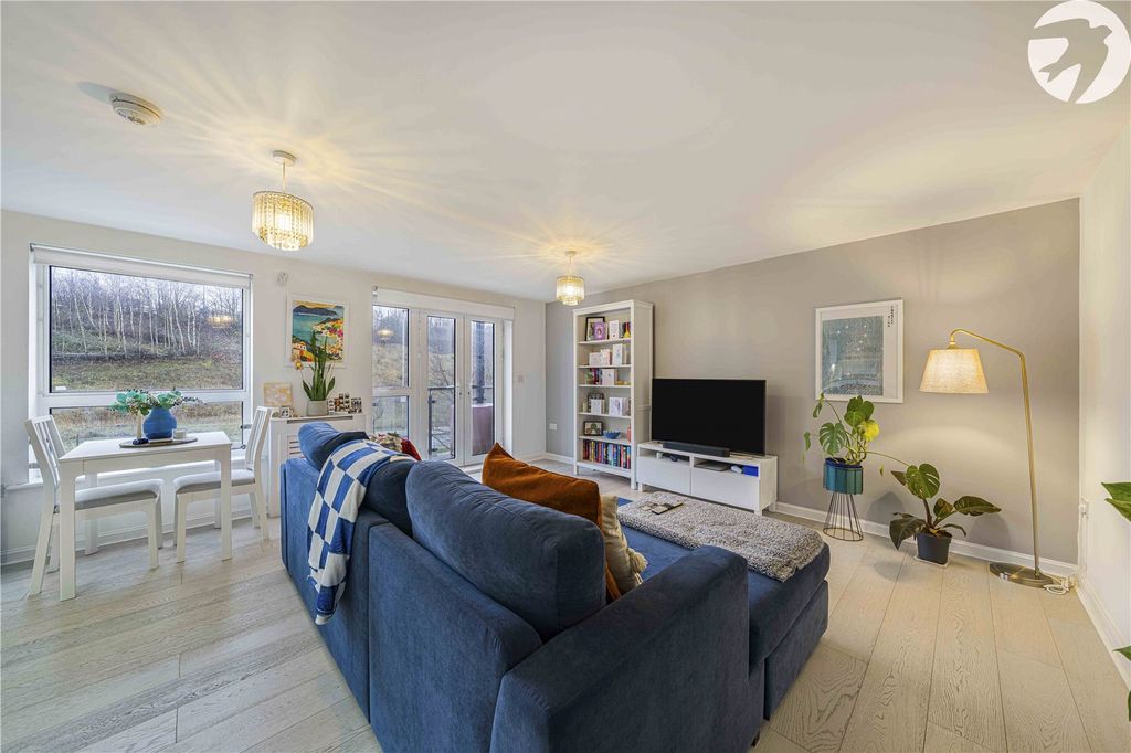 Property photo 3 of 23 Lounge Area