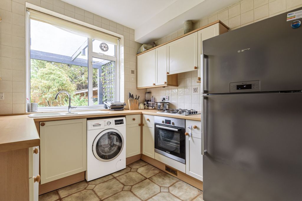 Property photo 2 of 8 879946 (4)