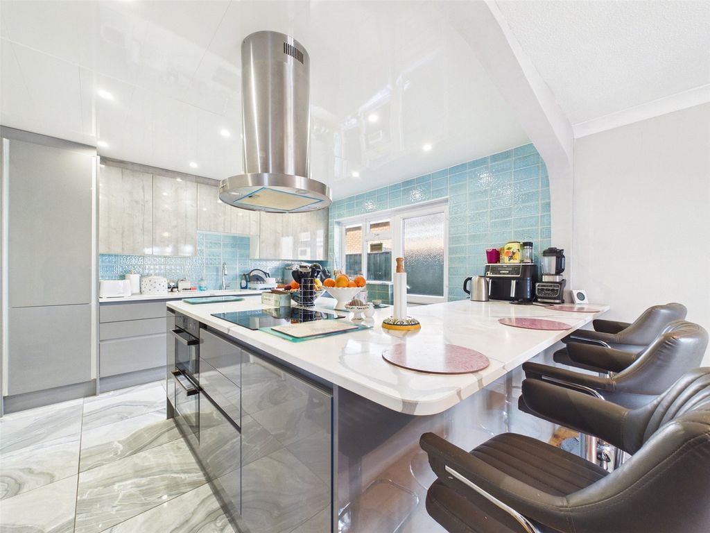 Property photo 3 of 15 Picture No. 12