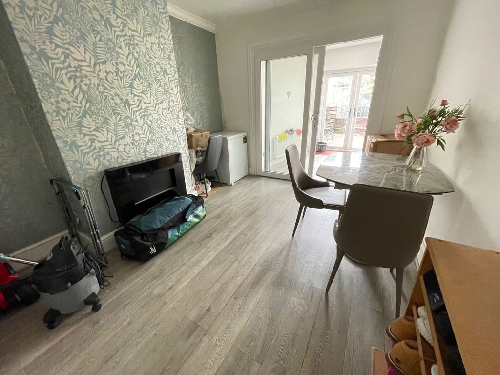 Property photo 3 of 8 4558894