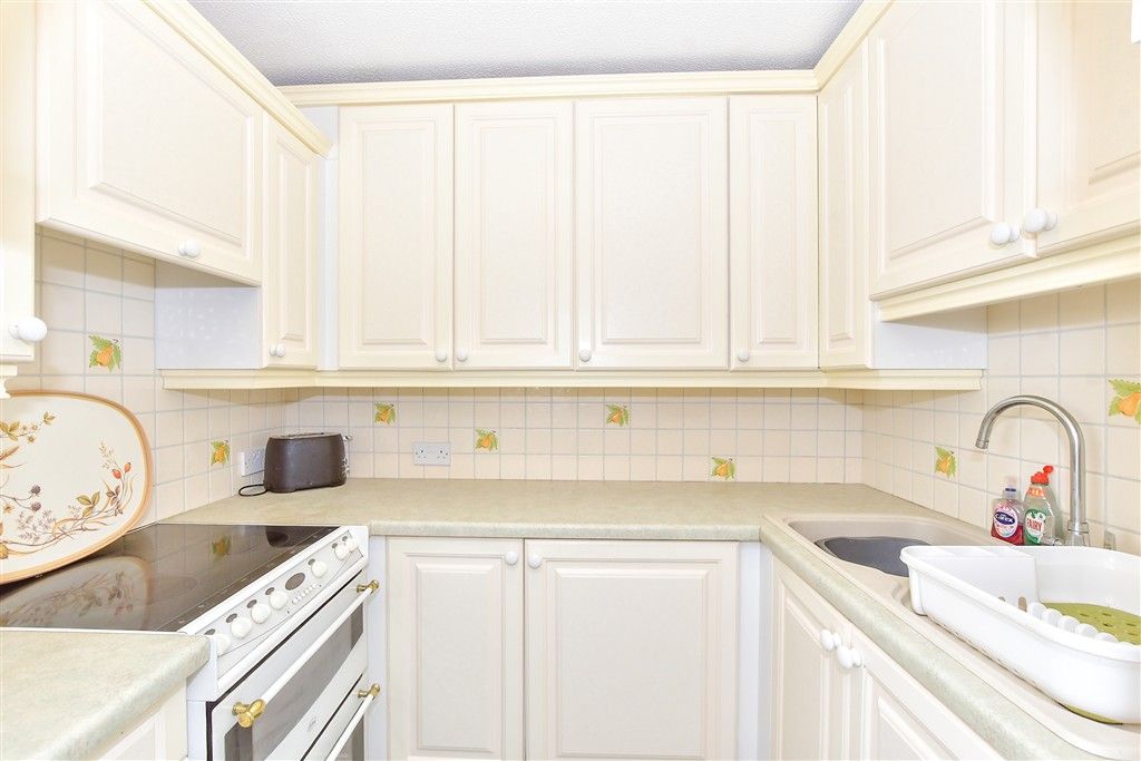 Property photo 3 of 8 Kitchen