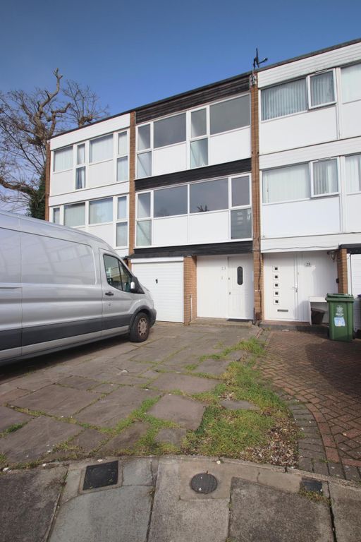 Property photo 3 of 9 Photo 1