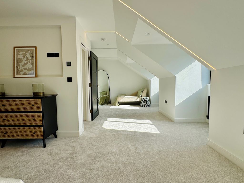 Additional image 17 of 5 bed property to rentClos Y Gorlan, Llanelli SA14
