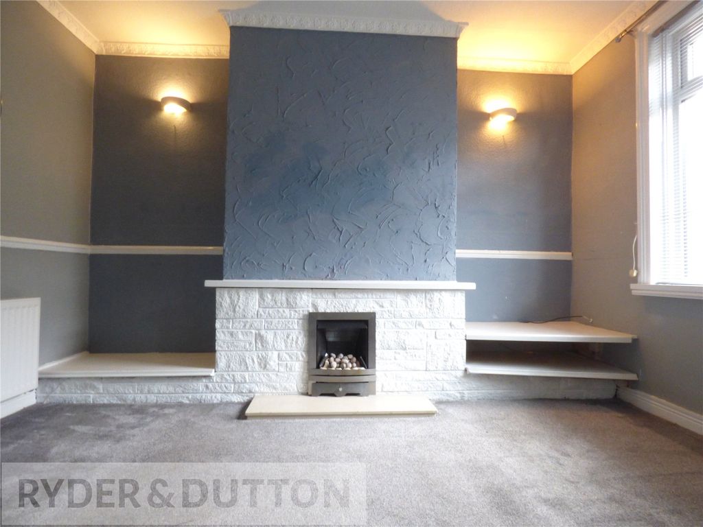 Property photo 3 of 14 Lounge