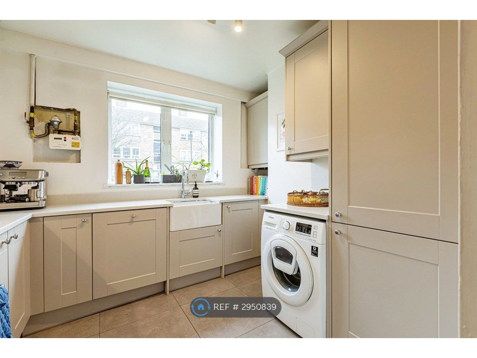 Property photo 3 of 20 Kitchen