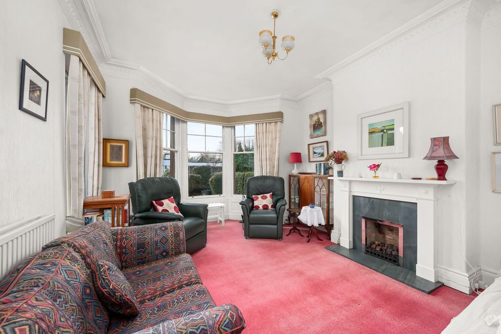 Property photo 3 of 19