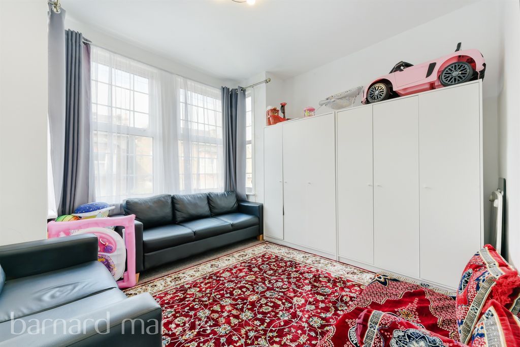 Property photo 1 of 8