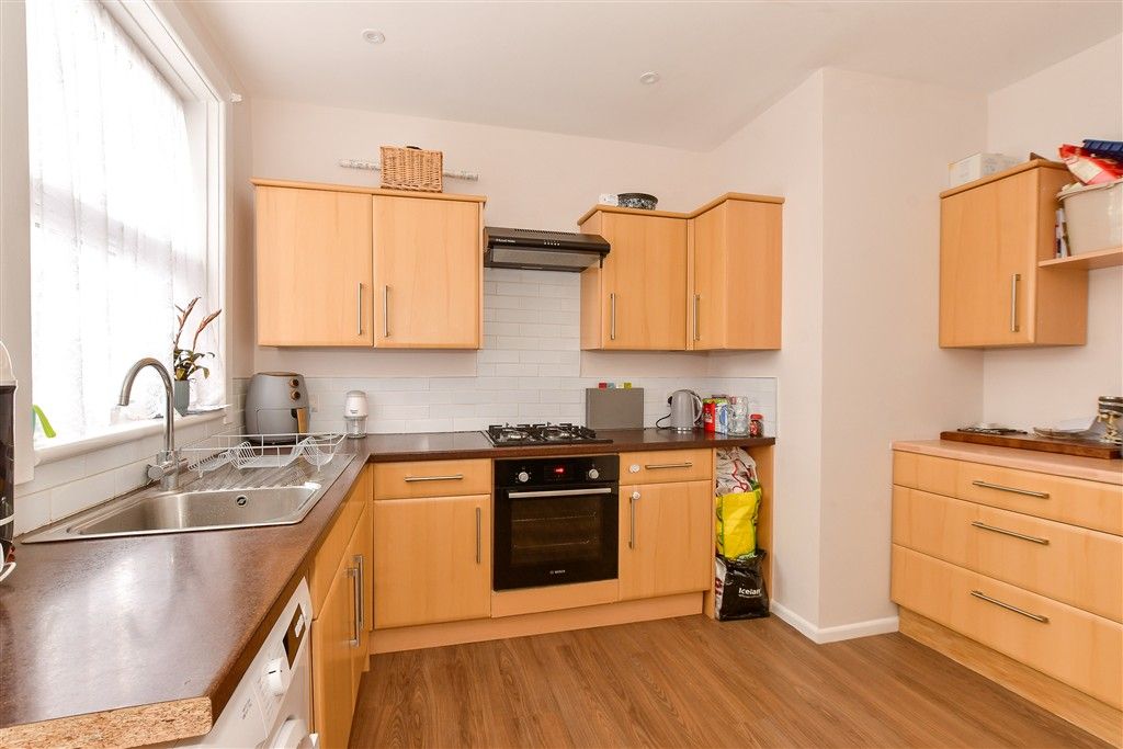 Property photo 3 of 9 Kitchen