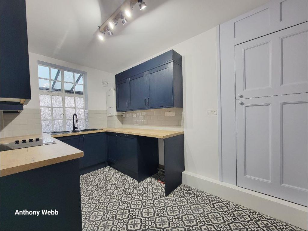 Property photo 1 of 12 Kitchen