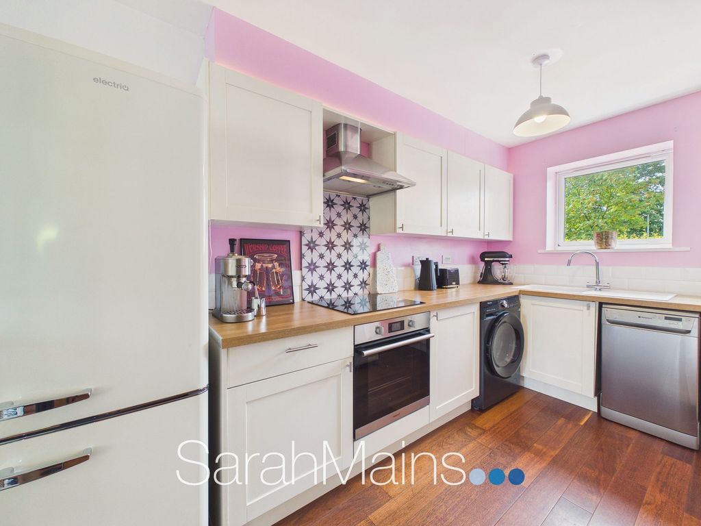 Property photo 3 of 12 Kitchen