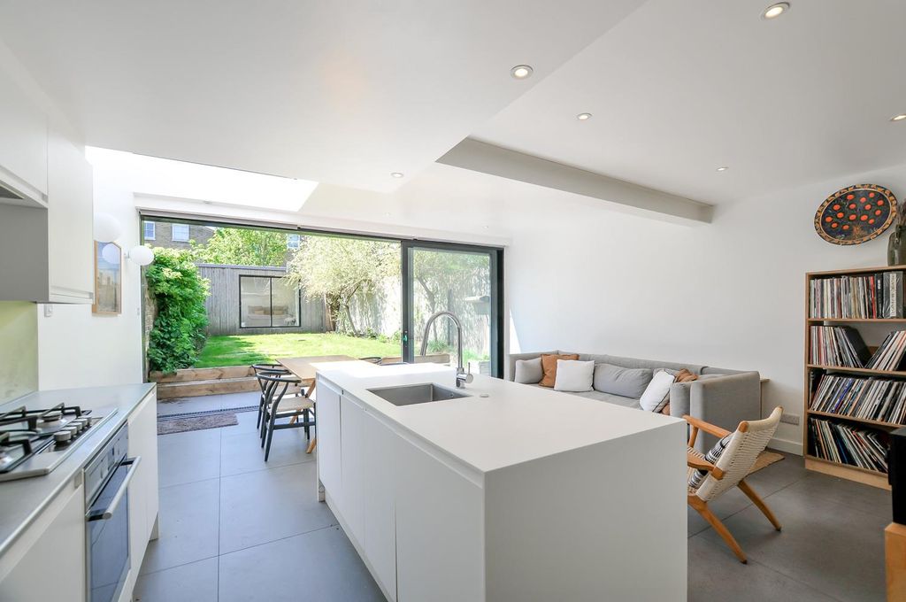 Property photo 3 of 16 25.Jpg