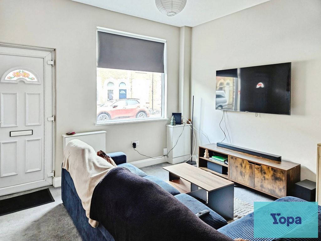 Property photo 3 of 18 Lounge
