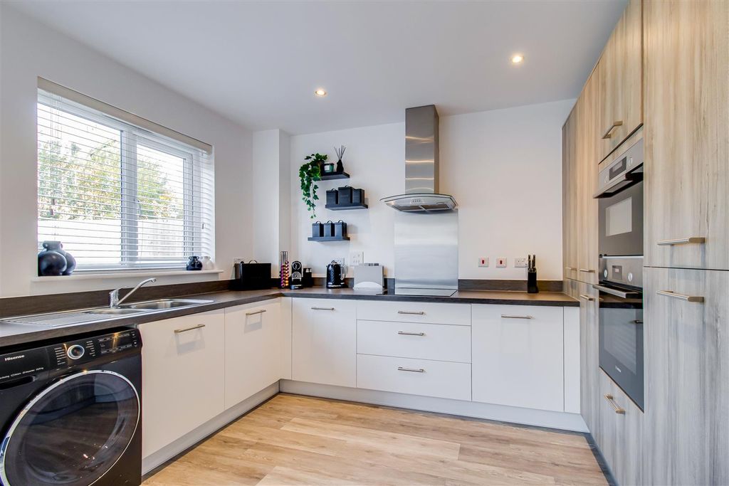 Property photo 3 of 14 Kitchen/Diner