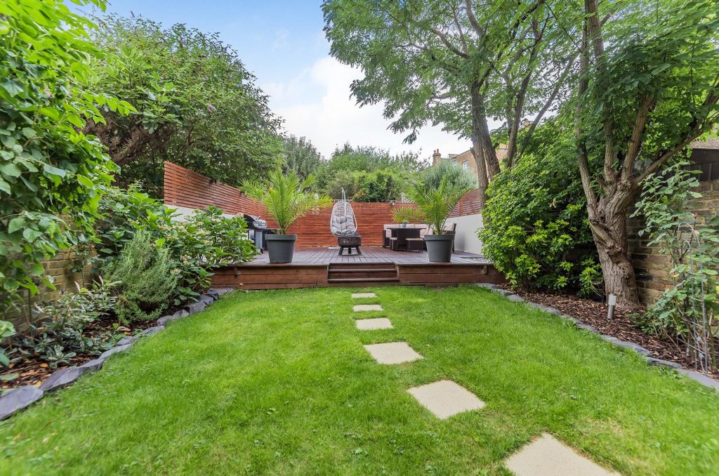 Property photo 2 of 16 Picture No. 24