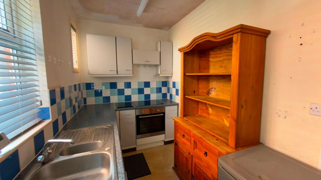 Property photo 3 of 18