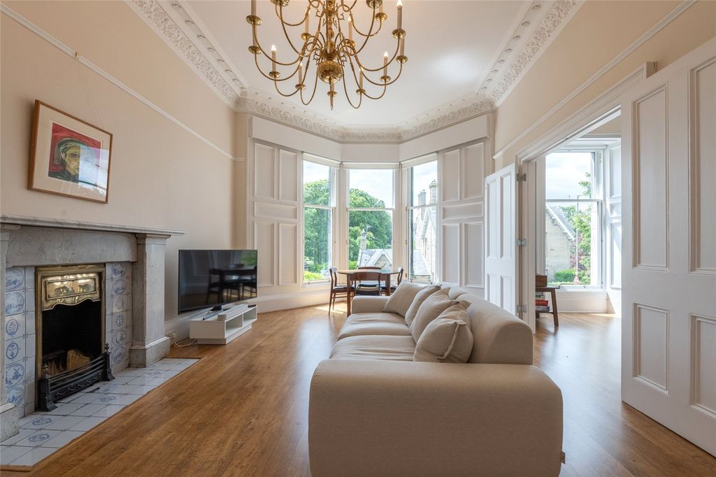 Property photo 2 of 24 Ravelston Place 0271
